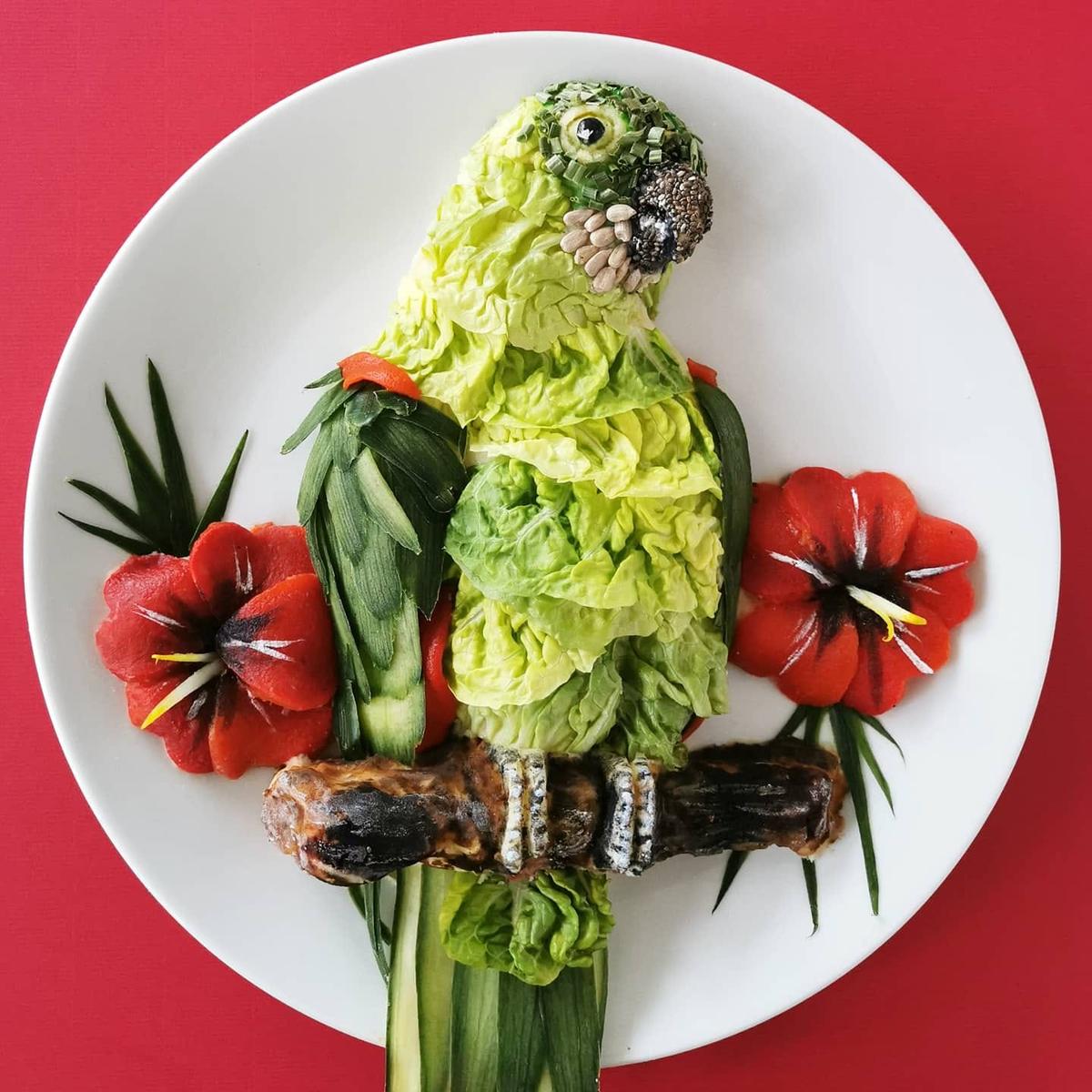"Green Parrot Salad": A healthy side dish made of salad, peppers, sunflower and sesame seeds, cucumber, and mashed potatoes.  (Courtesy of <a href="https://www.instagram.com/demealprepper/">Jolanda Stokkermans</a>)