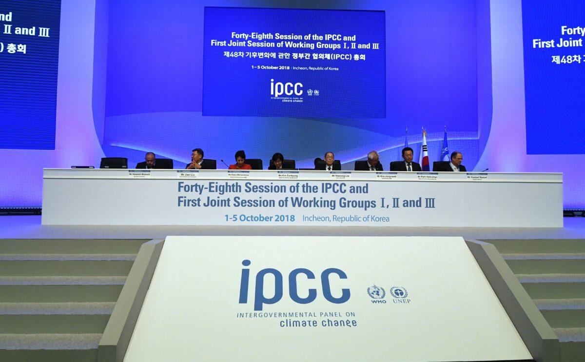  Delegates and experts attend the opening ceremony of the 48th session of the Intergovernmental Panel on Climate Change (IPCC) in Incheon, South Korea, on Oct. 1, 2018. (Jung Yeon-Je/AFP via Getty Images)