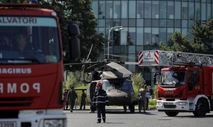 US Black Hawk Helicopter Makes Emergency Landing in Downtown Bucharest