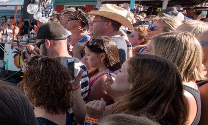 4 Michigan Festivalgoers Dead; 3 Exposed to Carbon Monoxide