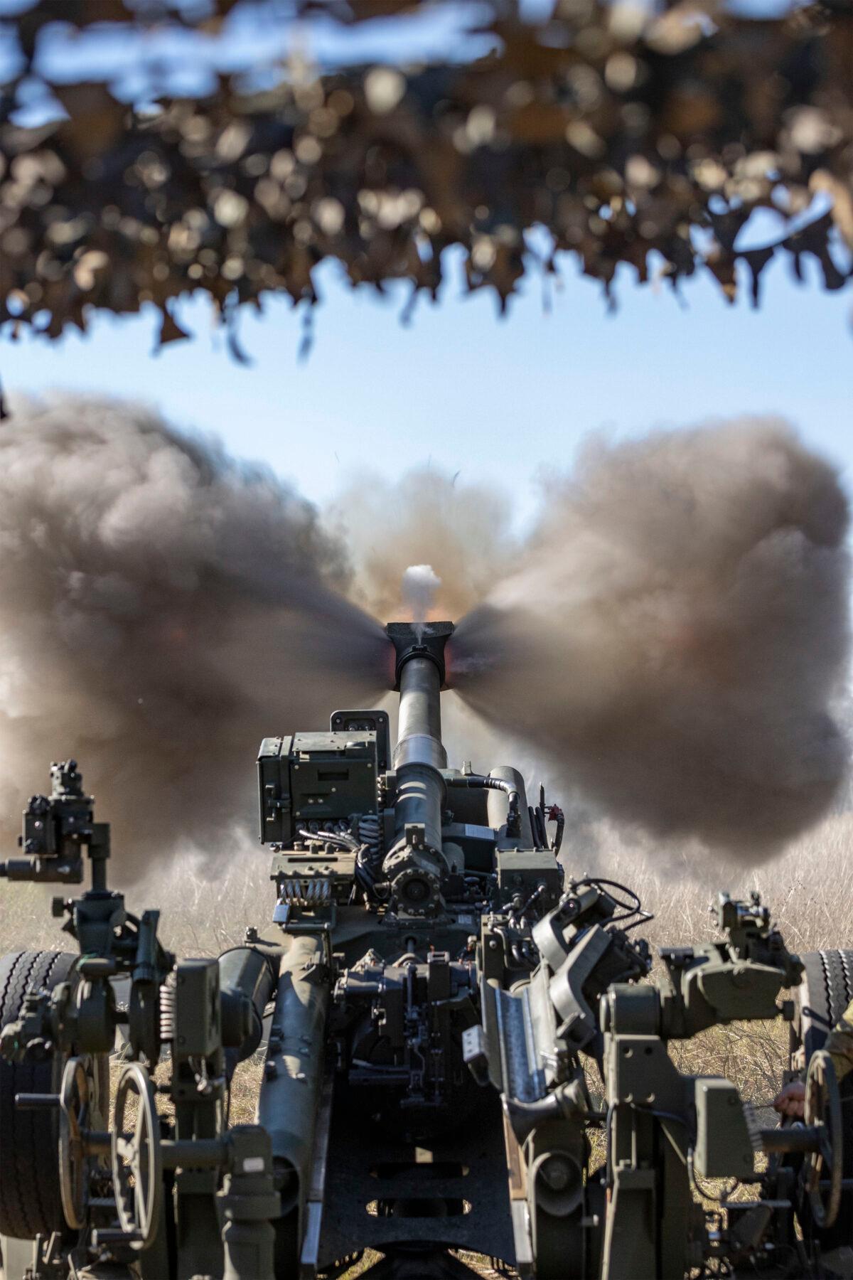 An Australian Army M777 Howitzer fires at Shoalwater Bay Training Area in Queensland during Exercise Talisman Sabre 2021. (Supplied: Australian Department of Defence)