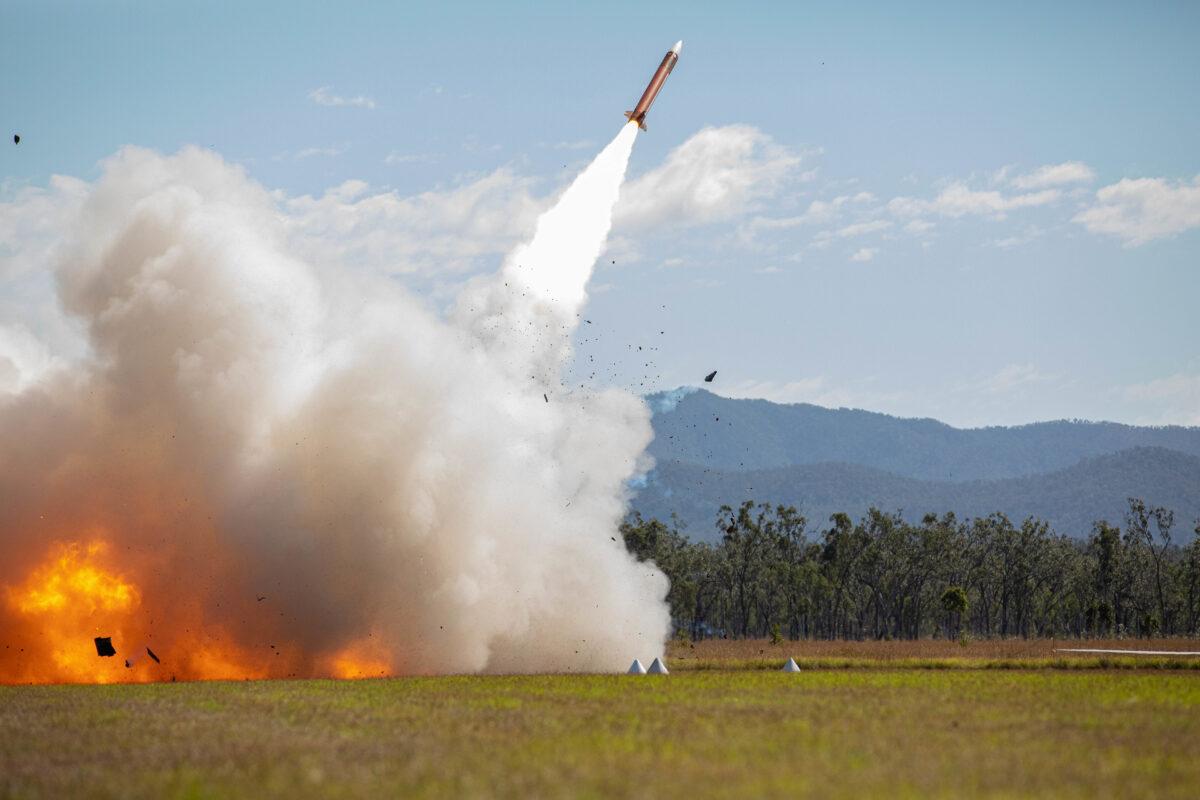 Soldiers from the 1-1 Air Defense Artillery Battalion fire a Patriot missile during Exercise Talisman Sabre 2021 at Camp Growl in Queensland, Australia, on July 16, 2021. (U.S. Army photo by Maj. Trevor Wild, 38th ADA BDE Public Affairs.)