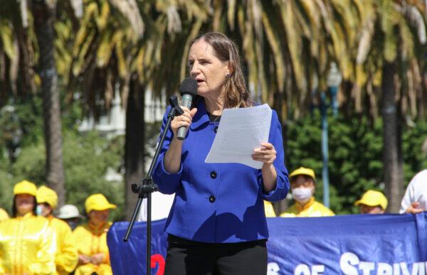 Laurie Gorham speaks during the rally in San Francisco on July 17, 2021. (Cynthia Cai/The Epoch Times)