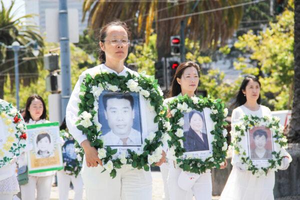 Practitioners hold wreaths commemorating practitioners who were killed in the persecution, during the parade on July 17, 2021. (Cynthia Cai/The Epoch Times)