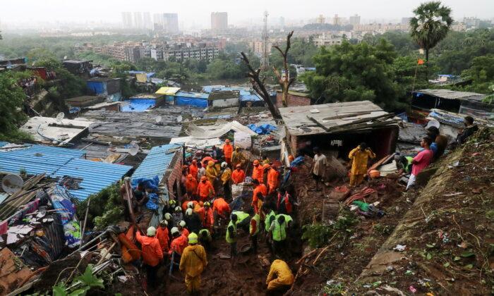 Heavy Rains Cripple Indian Cities; at Least 35 Killed
