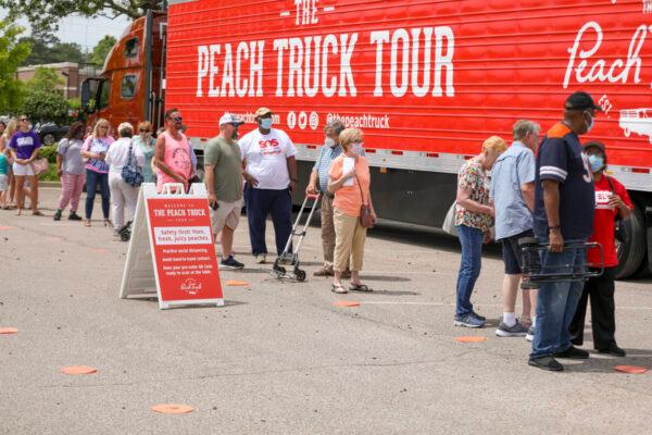People line up to buy fresh Georgia peaches from The Peach Truck. (Courtesy of The Peach Truck)