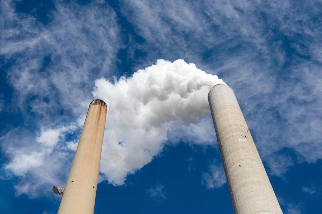 Smokestack Fighting: Carbon Capture Promises to Slash Emissions, and Greens Hate It