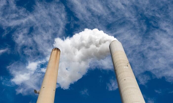 Smokestack Fighting: Carbon Capture Promises to Slash Emissions, and Greens Hate It