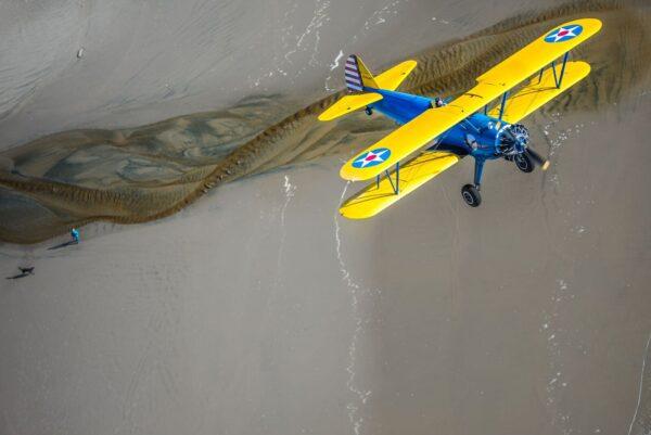 Flying over the vast Oregon dunes recreation area. (Courtesy Tomeny Aero Inc)