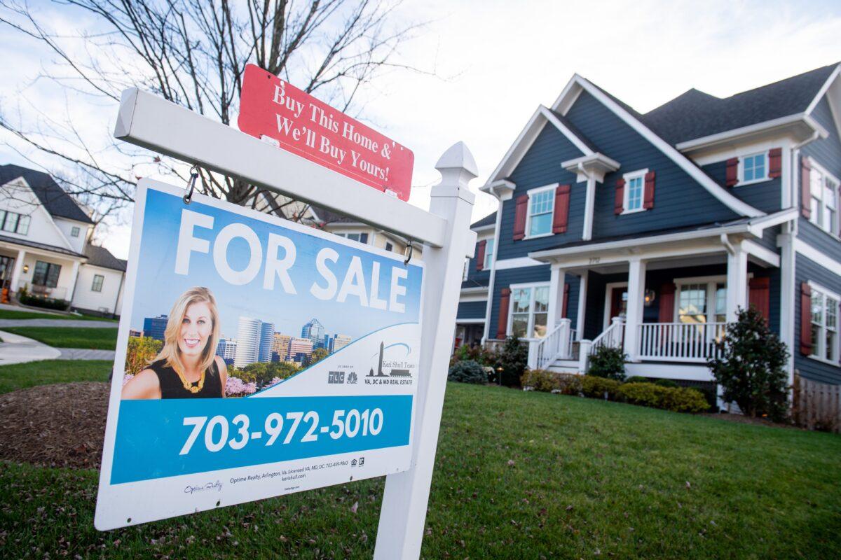 A house’s real estate for sale sign is seen in front of a home in Arlington, Va., on Nov. 19, 2020. (Saul Loeb/AFP via Getty Images)