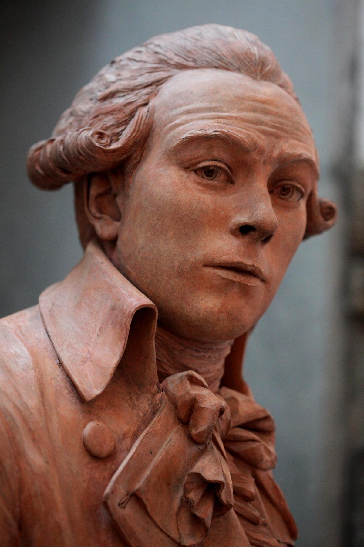 Maximilien Robespierre, bust by Claude-André Deseine. Terra cotta, 1791. (Rama via Wikimedia Commons/CC BY-SA 2.0 FR)