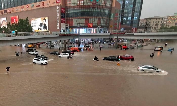 At Least 20 Killed and Thousands Evacuated Amid Torrential Rain, Flooding in Central China