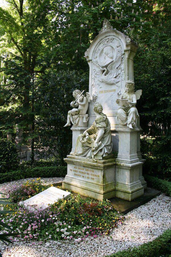 The grave of Robert and Clara Schumann at Bonn, Germany. (CC BY-SA 3.0)