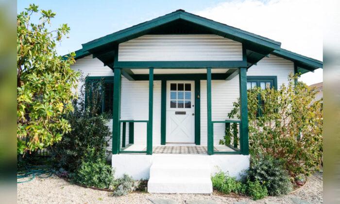 Photos: 1920s Craftsman-Style House Untouched for Years Transformed Into Cosy Home