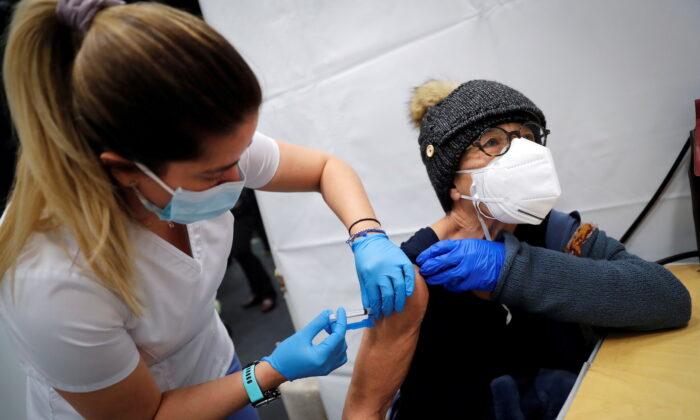 NYC Mandates Health Workers to Be Vaccinated or Show COVID-19 Test Weekly