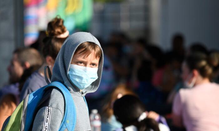 California Health Officials Join CDC, Recommend Mask Wearing Indoors
