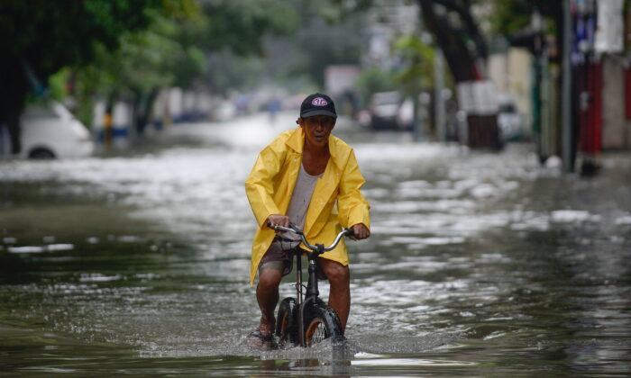 Philippines Evacuates Thousands as Monsoon Rains Flood Manila, Provinces