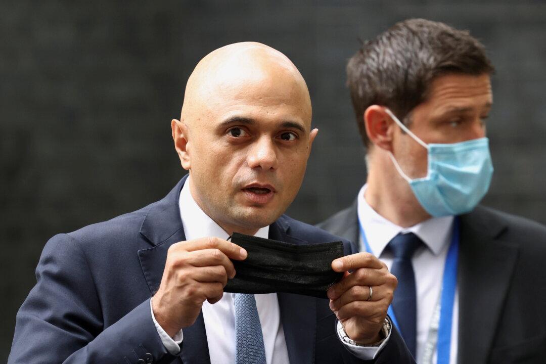 Vaccine Passport, Mask Mandates Remain Plan B in England’s COVID-19 Winter Plan