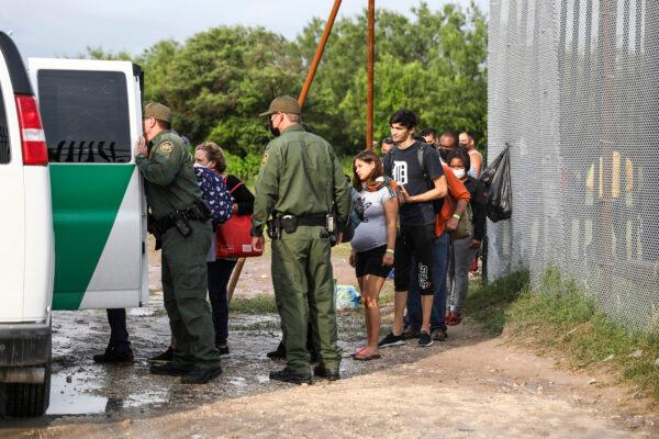 Border Patrol picks up illegal immigrants who have just crossed the Rio Grande from Mexico into Del Rio, Texas, on July 20, 2021. (Charlotte Cuthbertson/The Epoch Times)