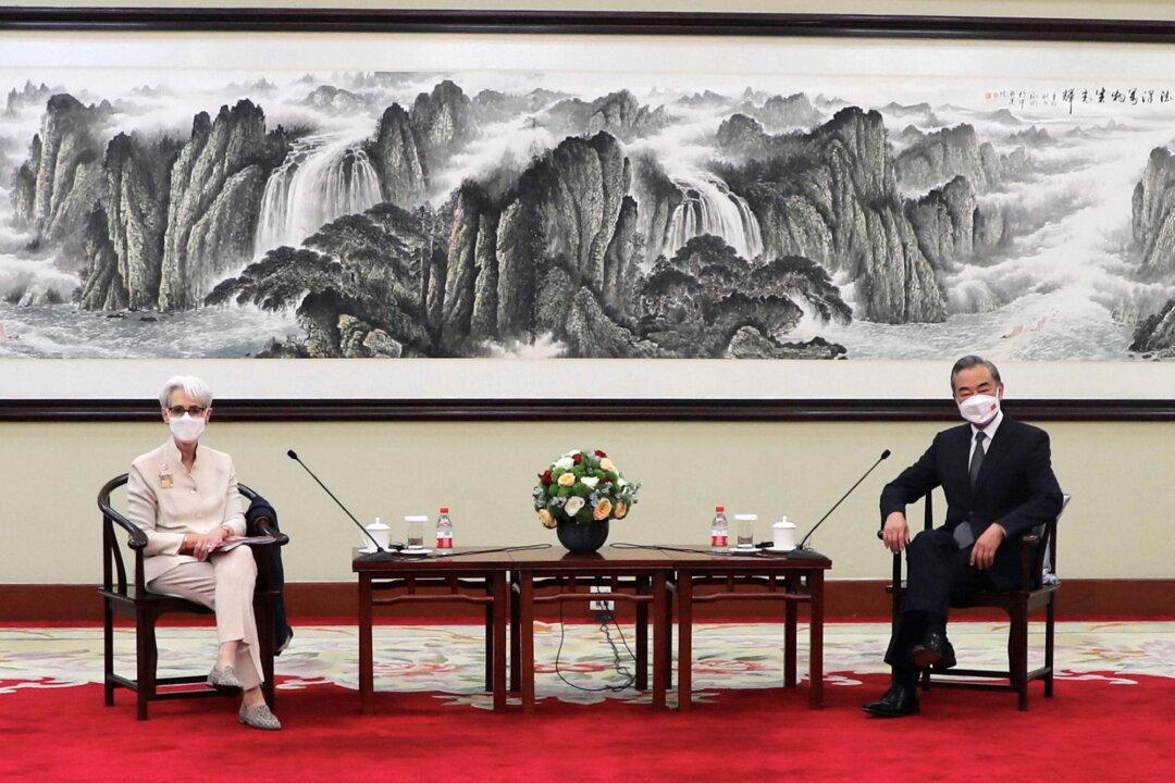 Chinese Regime Turns US–China Meetings Into Propaganda Coup