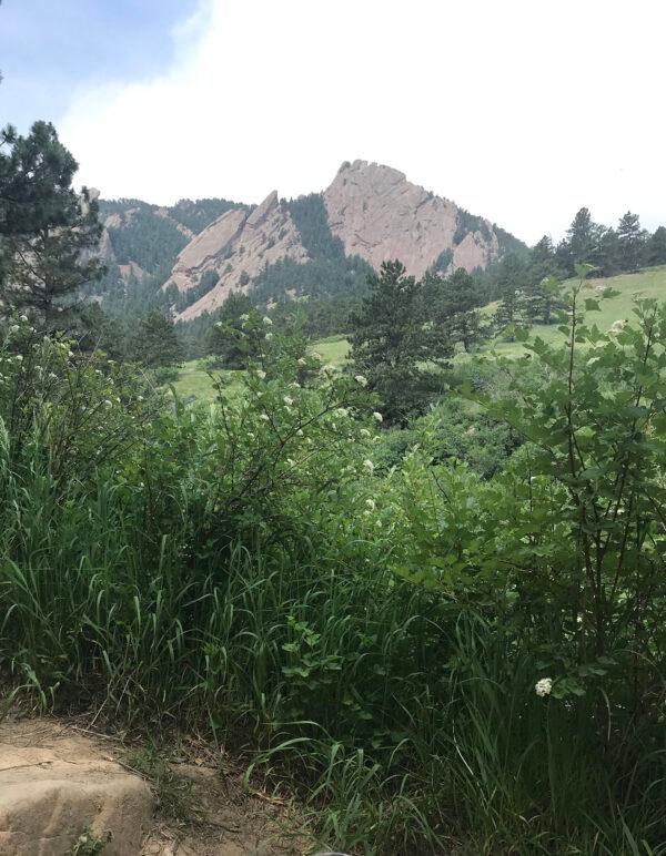 The famous red sandstone Flatirons rise dramatically in the foothills above Boulder, Colo. (Courtesy of Lesley Sauls Frederikson)