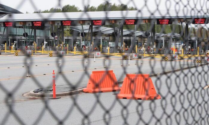 Canadian Border Workers Vote in Favour of Striking as Soon as Aug. 6, Union Says