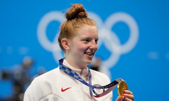Teenage Swimmer Jacoby Takes 1st US Women’s Gold at Tokyo Olympics