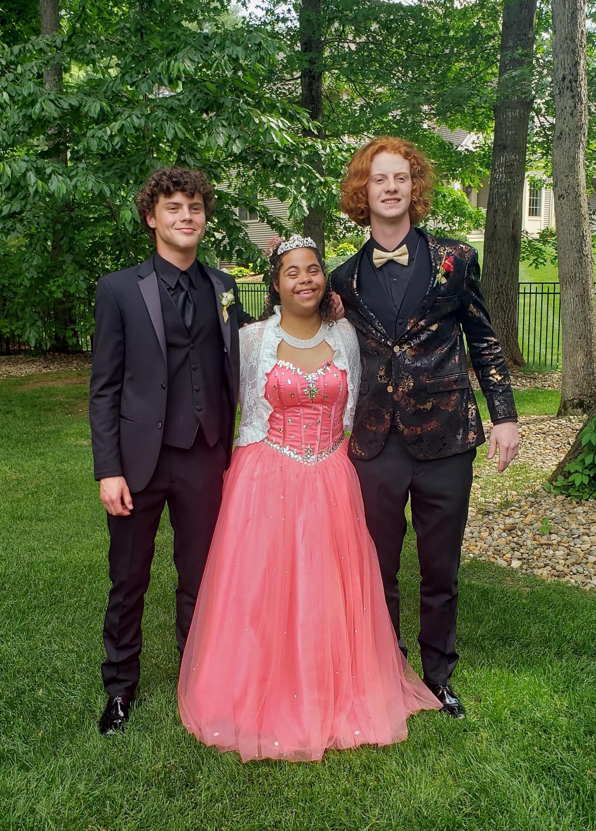 Shayli with her high-school friends, Hunter (L) and Declan, before the prom. (Courtesy of <a href="https://www.facebook.com/lori.ragas">Lori Ragas</a>)