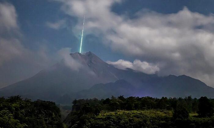 Photographer Captures the Moment a Meteor Appears to Shoot Into Mouth of Volcano in Indonesia