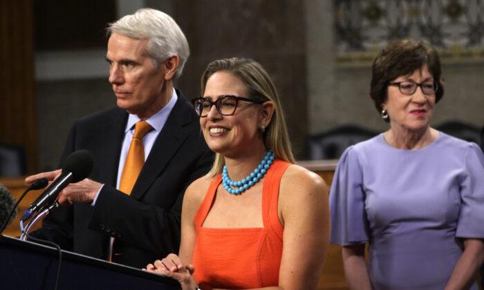 Sinema to Keep Committee Assignments After Leaving Democratic Party: Schumer