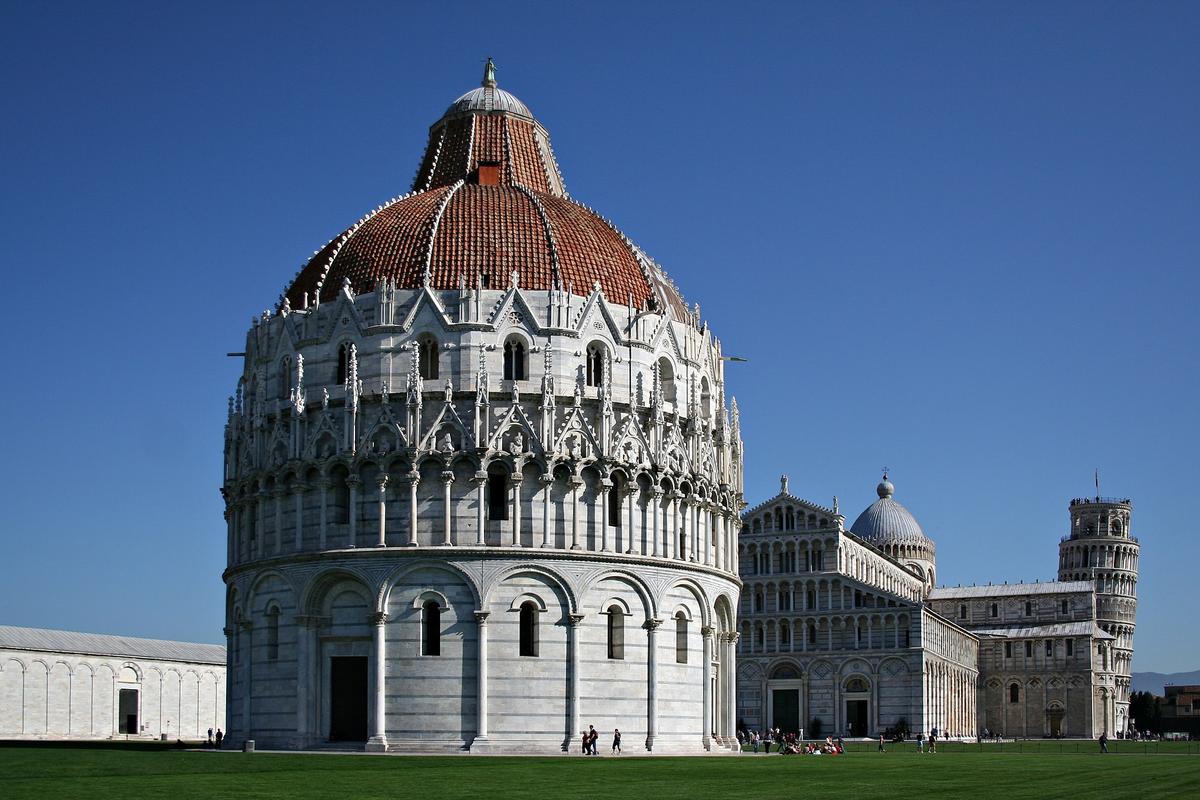 The Baptistery of St. John stands in front of the cathedral. The combination of the round Romanesque arches, the Gothic pointed arches, and the textured tile dome creates a uniquely exquisite treasure. (Massimo Catarinella/CC BY-SA 3.0)