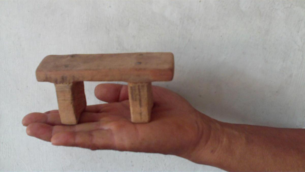 A model of the miniature stool used for torturing prisoners of faith in Chinese jails. (<a href="https://en.minghui.org/">Minghui.org</a>)