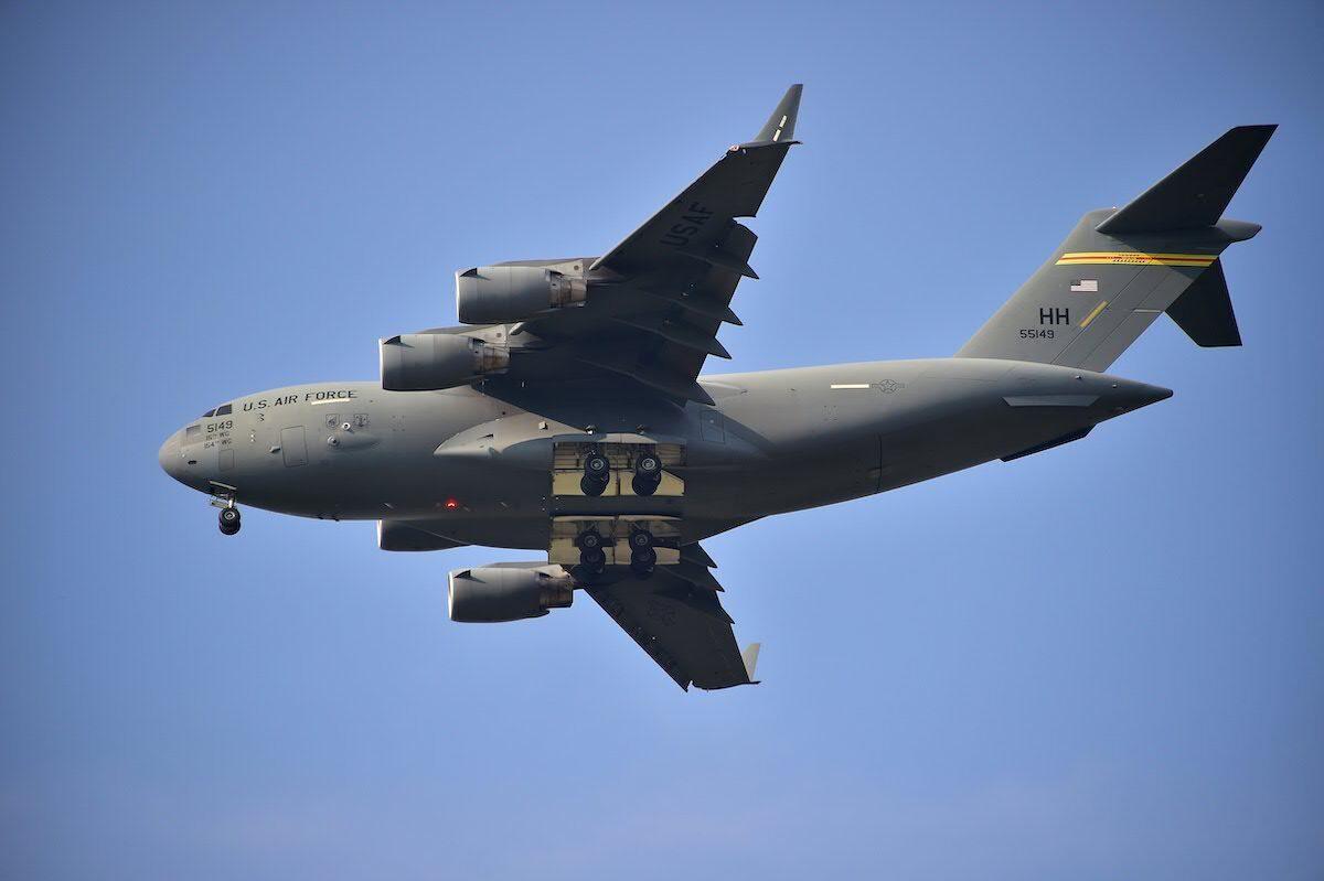A photo of a U.S. Air Force C-17 Globemaster cargo jet taken on Sept. 23, 2016. (Jung Yeon-je/AFP via Getty Images)