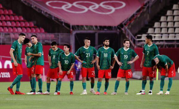Mexico players line up at the start of the penalty shoot-out during the Tokyo 2020 Olympic Games men's semi-final football match between Mexico and Brazil at Ibaraki Kashima Stadium in Kashima city, Ibaraki, Japan, on Aug. 3, 2021. (Henry Romero/Reuters)