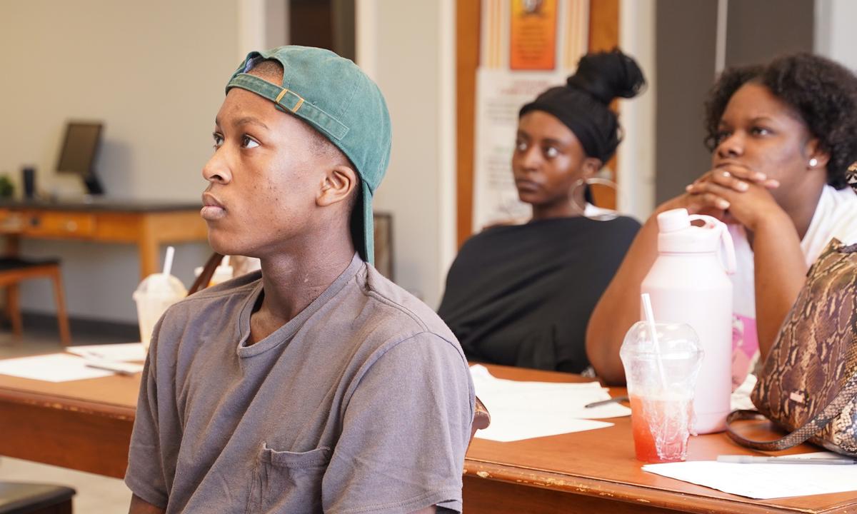 In Violent Chicago, Young Men Brave Bullets to Reach Summer Safe Havens