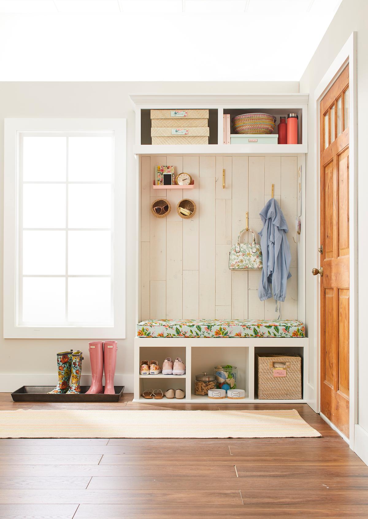 Clever solutions and space-planning ideas help you carve out the just-right spot for a practical, pretty mudroom. (Marty Baldwin/TNS)