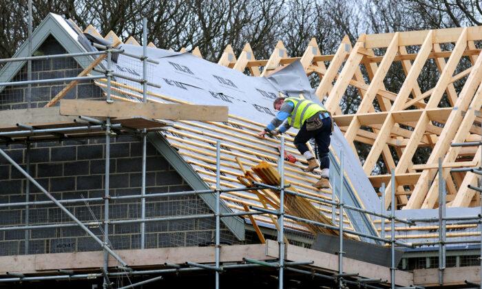Shortage of Workers and Rising Costs Hitting Construction Growth, Report Warns