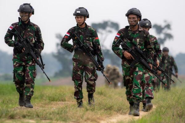 Indonesian army soldiers take part in Garuda Shield Joint Exercise 2021 at the Indonesian Army Combat Training Center in Martapura, South Sumatra province, Indonesia, on Aug. 4, 2021. (Antara Foto/Nova Wahyudi/via Reuters)