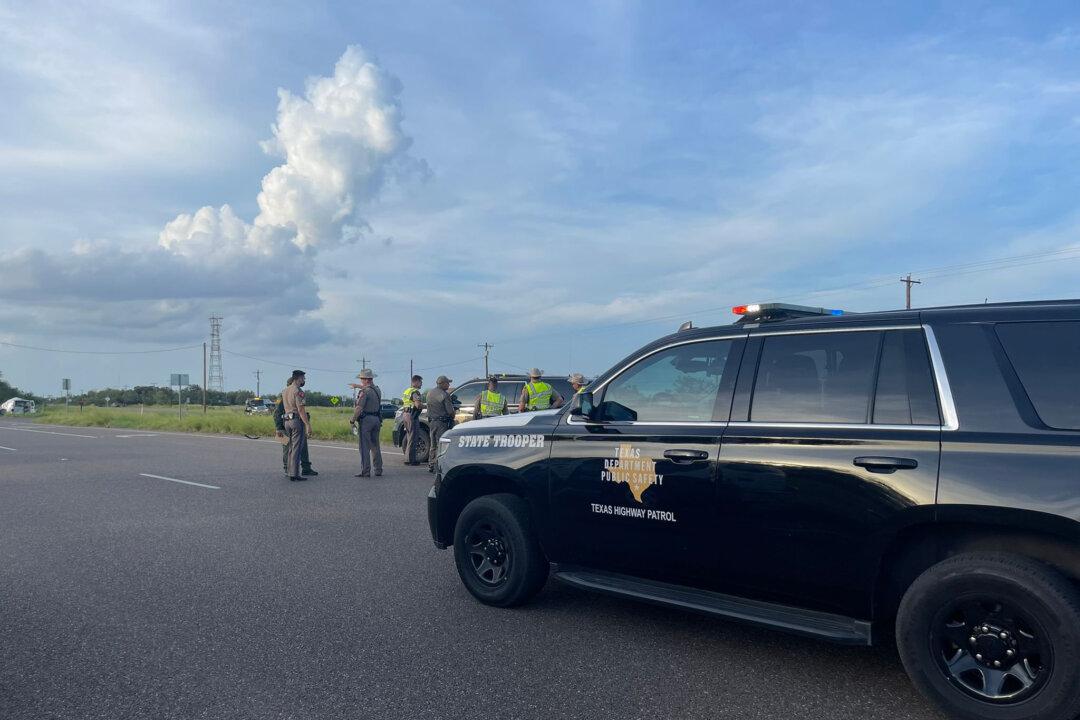 At Least 10 Dead After Van Carrying Migrants Crashes in Texas