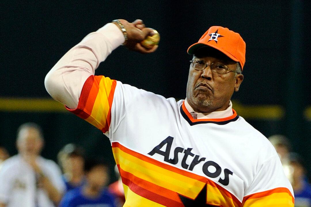 J.R. Richard, Power Pitcher for Astros in ‘70s, Dies at 71