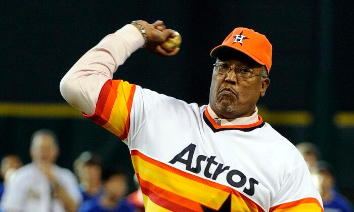 J.R. Richard, Power Pitcher for Astros in ‘70s, Dies at 71