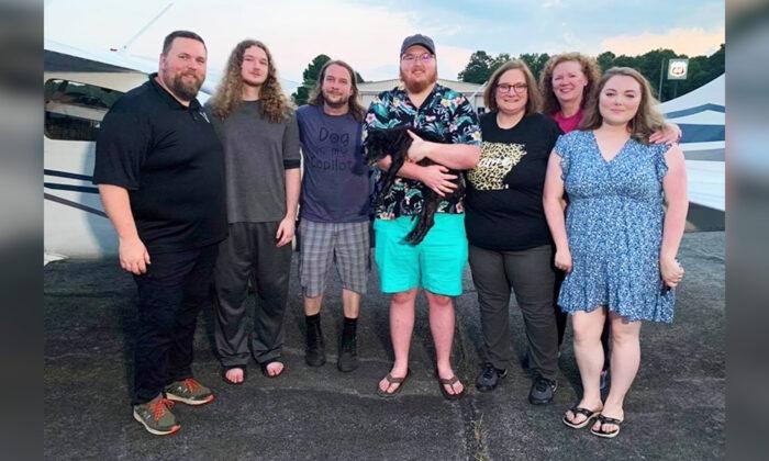 Long-Lost Dog Reunites With His Family After Being Found 10 Years Later 1,600 Miles Away