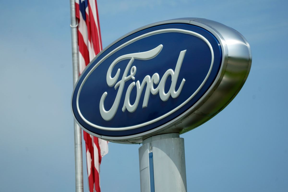 US Probes Whether Ford Was Slow to Recall Backup Cameras