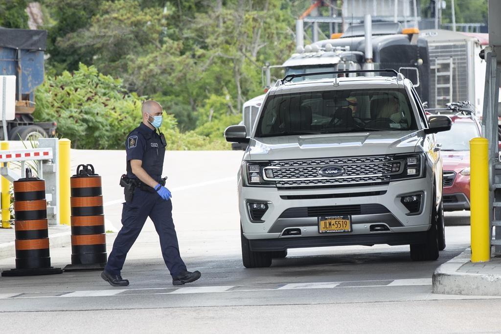 Feds Reach Tentative Deal With Striking Border Guards Days Before Restrictions Ease