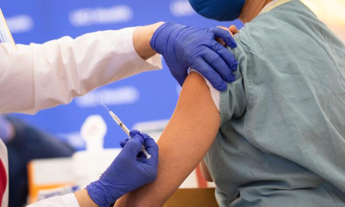 Companies Considering Deducting $50 From Unvaccinated Workers’ Monthly Paychecks: Consultancy Firm