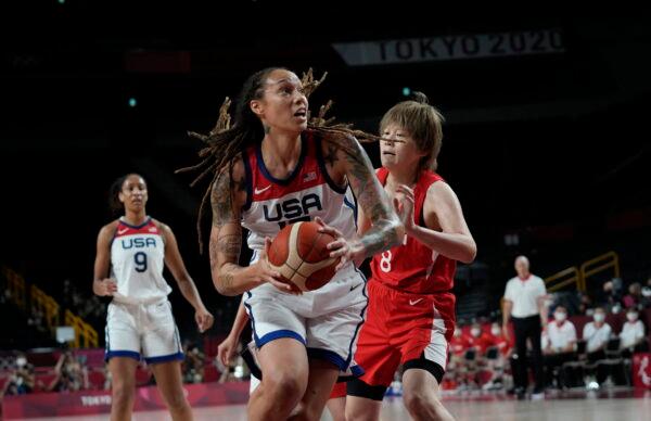 United States' Brittney Griner (15), center, drives Japan's Maki Takada (8) during women's basketball gold medal game at the 2020 Summer Olympics, in Saitama, Japan, on Aug. 8, 2021. (Eric Gay/AP Photo)