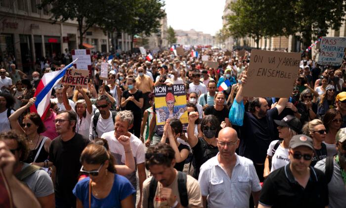 ‘No Vaccine Passports’: Massive Protests Across France Over New COVID Rules