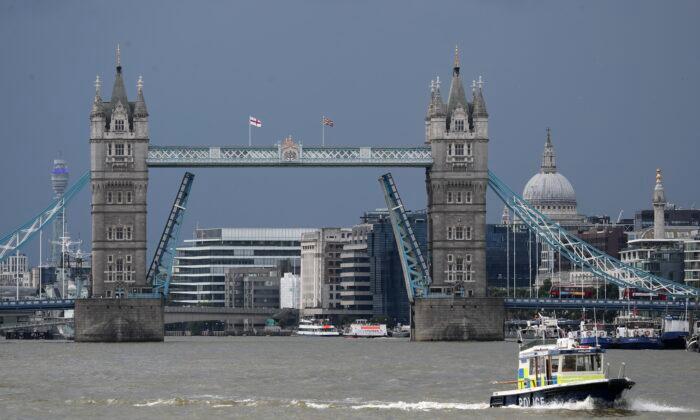 London’s Tower Bridge Stuck Open Due to a Technical Fault