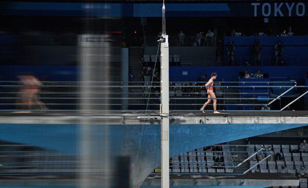 China's Quan Hongchan competes to win the women's 10m platform diving final event at the Tokyo Aquatics Centre in Tokyo, Japan, on Aug. 5, 2021. (Oli Scarff/ AFP)