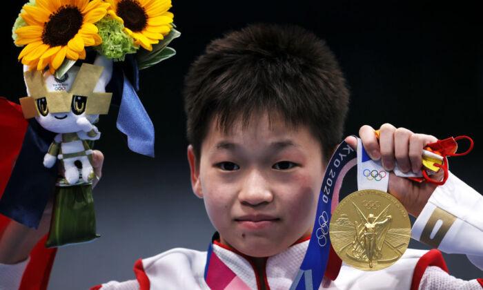 14-Year-Old Chinese Gold Medalist Hopes to Raise Enough Money to Cure Mother’s Illness